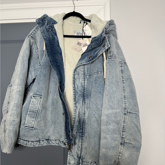 BDG Blue and White Sherpa-Lined Denim Jacket - Picture 5 of 7